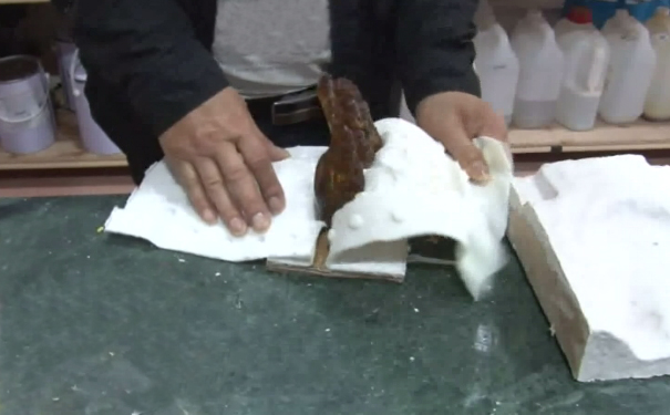 硅橡膠模具分模有什么技巧？