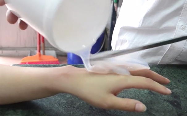 人體硅膠可以直接貼在人體皮膚上嗎？