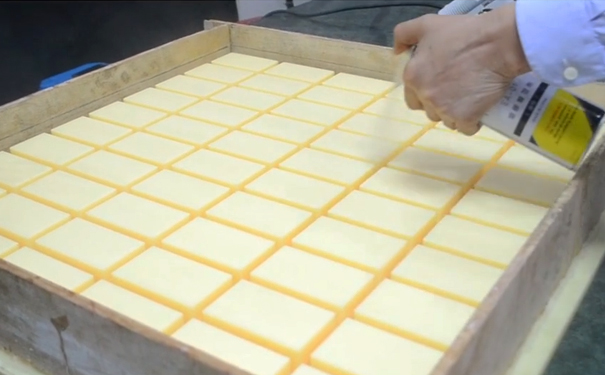 模具硅橡膠操作為什么要用脫模劑？